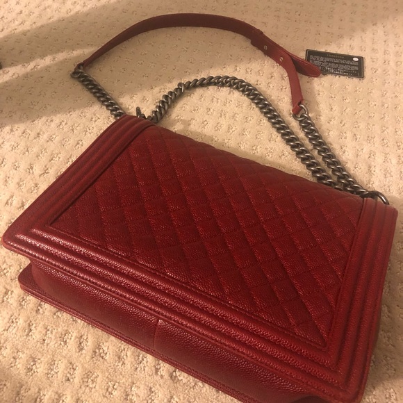 Red Chanel large caviar skin ruthenium tone metal - Picture 4 of 7